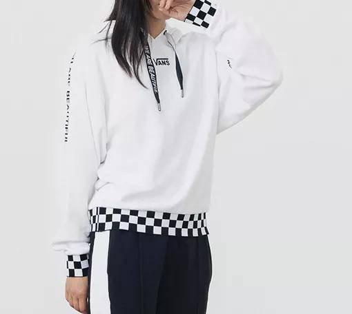 棋盘|爆火的“棋盘格”元素，早秋这样穿，时髦又高级！