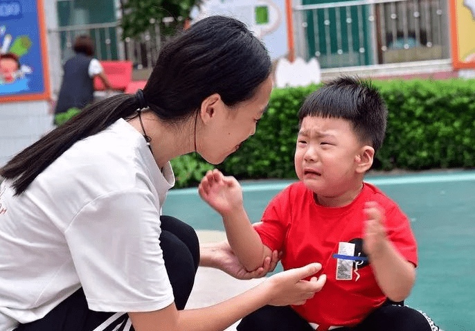 做法|人类幼崽开学季，幼儿园上演年度大戏，校门口“哇”声络绎不绝