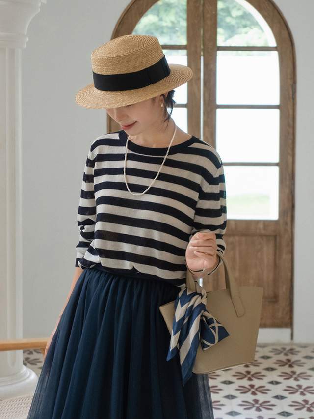 西裤|今年秋天“条纹衫”又火了，搭配上牛仔裤或直筒西裤，高级又洋气