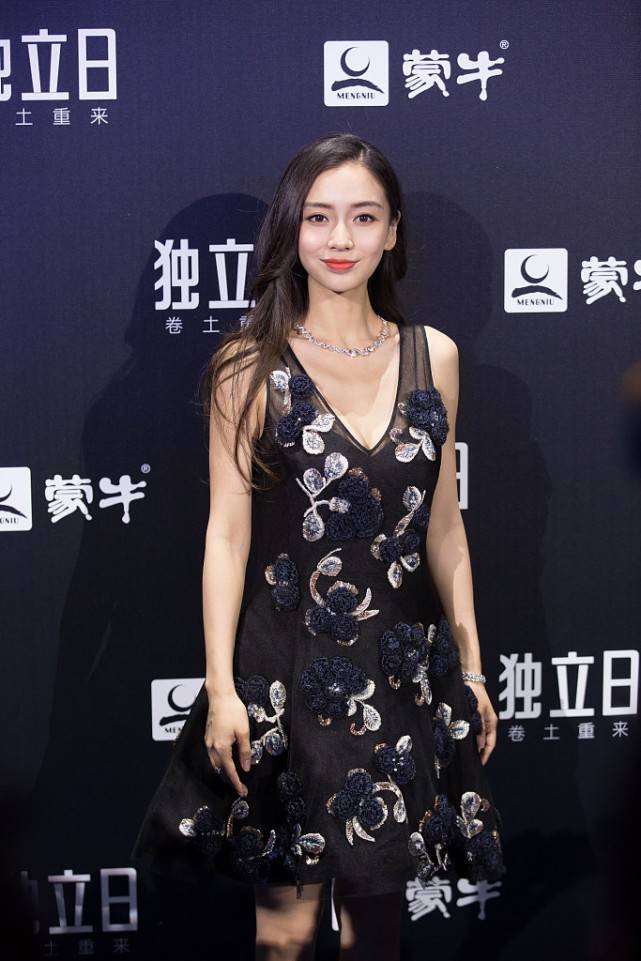 杨颖|穿上迪奥的杨颖，气质一下就成熟了，当妈人的样子真是与众不同