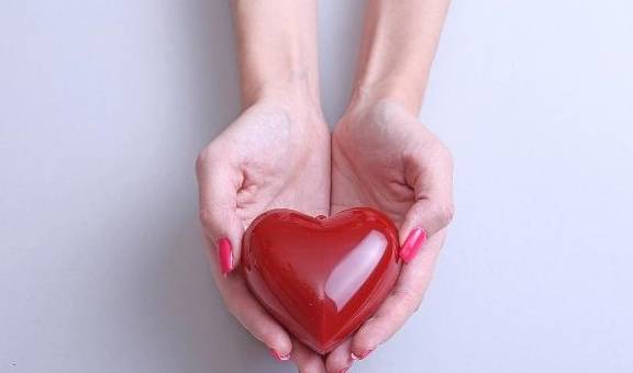 并发症|糖尿病会引起心脏病变！发生6个不适，糖友要及时反应