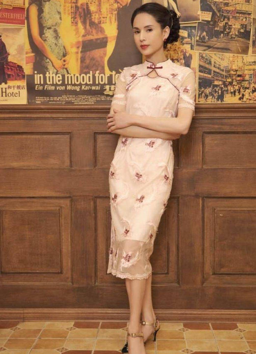 保养|李若彤也太会保养了，穿旗袍拍摄时尚大片，把55岁减龄到30岁