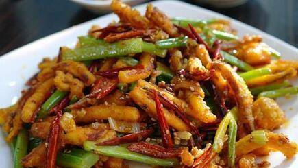 芹菜炒牛肉的家常做法不辣 538d36734fdc4e748649c3f0bc232731.jpeg
