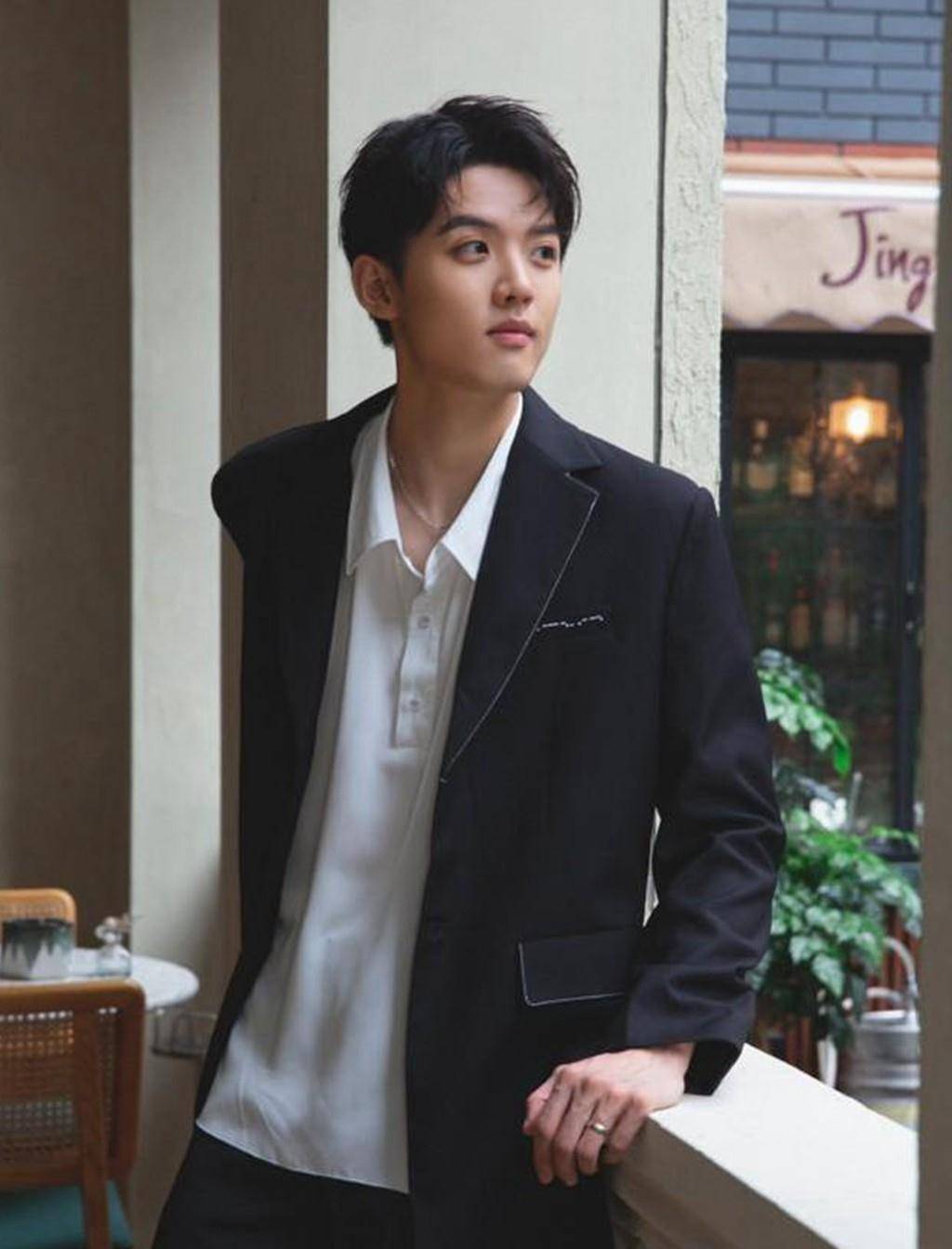 若玉 为挣学费进娱乐圈,22岁 英年早婚 ,神仙爱情令人羡慕