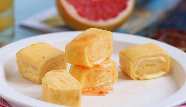 关键|做点玉子烧当早餐，1瓶牛奶3个蛋，放点芝士还能拉丝