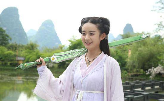 baby|女星古装持剑造型，杨紫最神，baby拿刀切菜