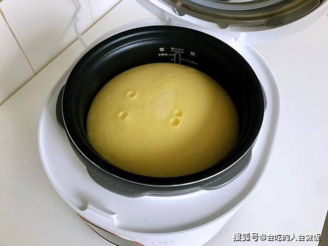 dd|电饭煲做出蓬松dd蛋糕，方法是关键，很多人做错，难怪像大饼大