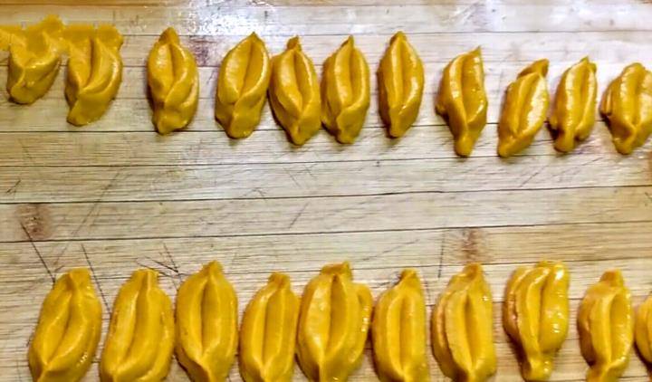 因为|南瓜的新吃法，不熬粥不烙小饼，简单一做，香甜暄软又劲道，好吃