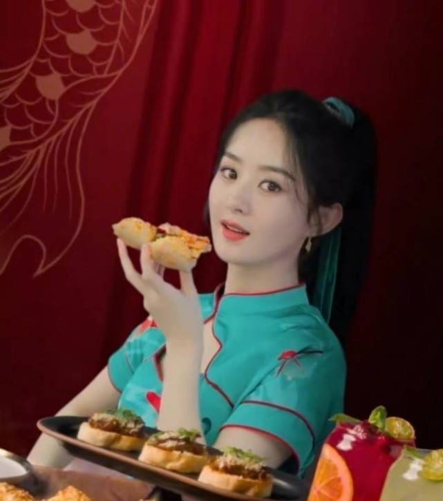 美食|赵丽颖美食广告赢了时尚大片！穿旗袍梳高马尾，比上次国风造型美