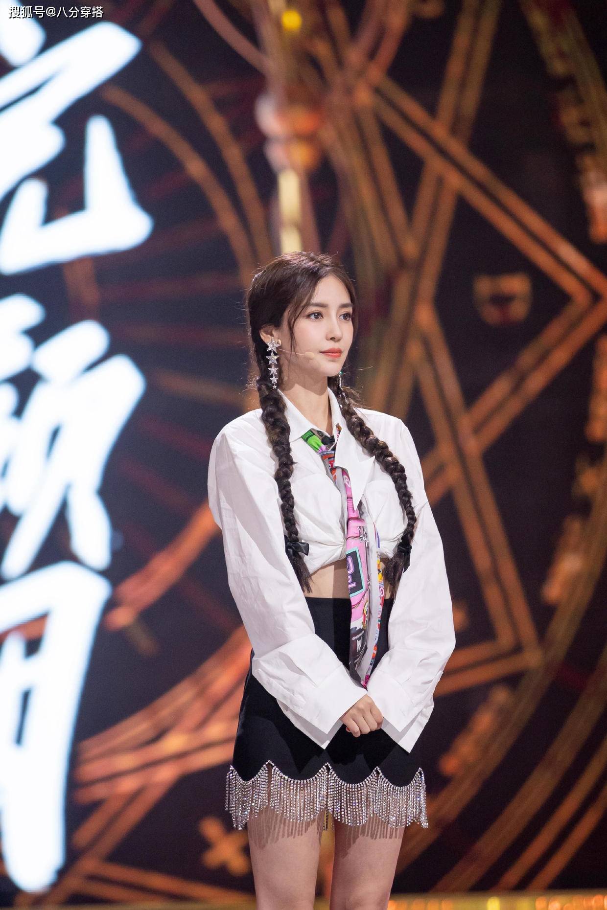 黑色|杨颖又美出圈了，黑色不规则紧身裙时髦精致，身材曼妙不像孩子妈