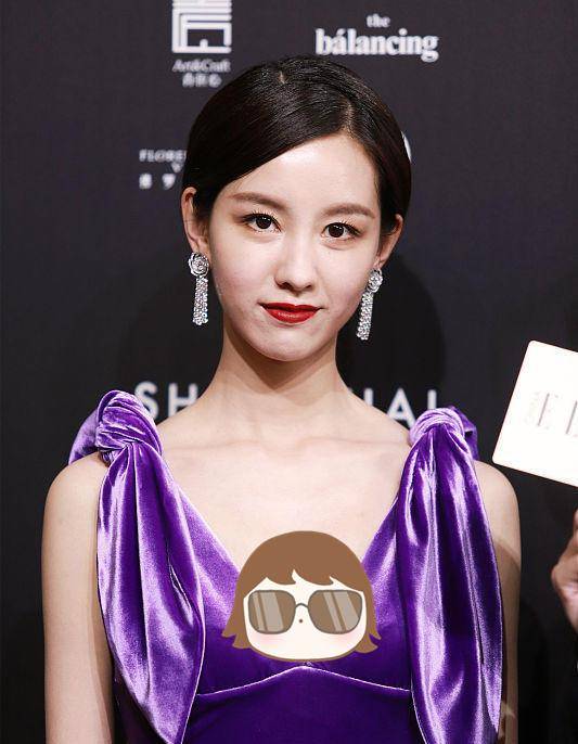 服装|陈都灵虽然还不到30岁,打扮的就挺成熟的了,看无修图还挺高级的