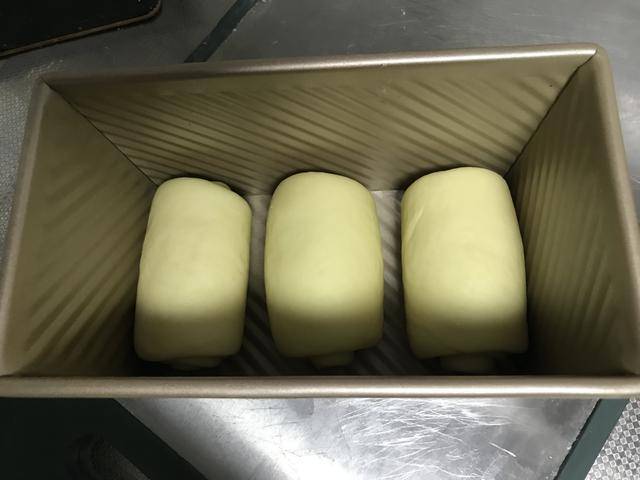 温度|最爱的面包配方，蓬松暄软又拉丝，凉了也不硬，口感完胜面包店