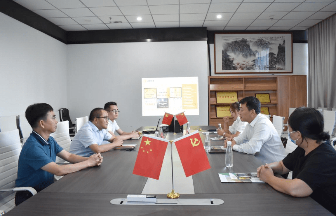 牡丹江市阳明区政府副区长贾大鹏等领导莅临来三斤总部考察指导