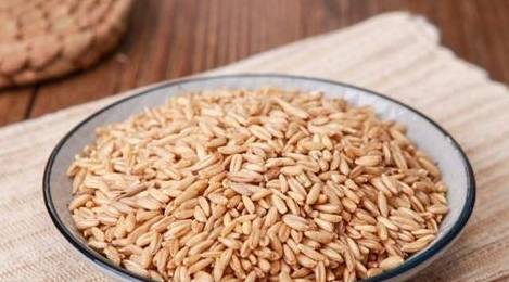 控制|睡觉腿部易抽筋，可能是血糖高了，常食3物，稳定血糖，睡的香