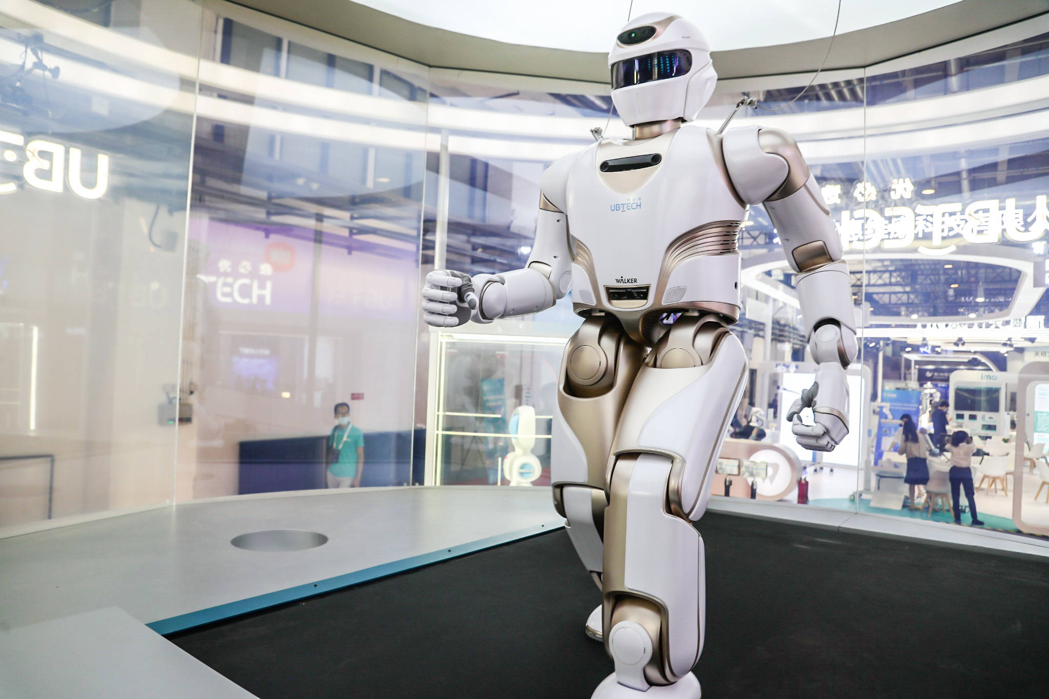 优必选熊猫机器人优悠全球首发,正式启程迪拜世博会中国馆_科技