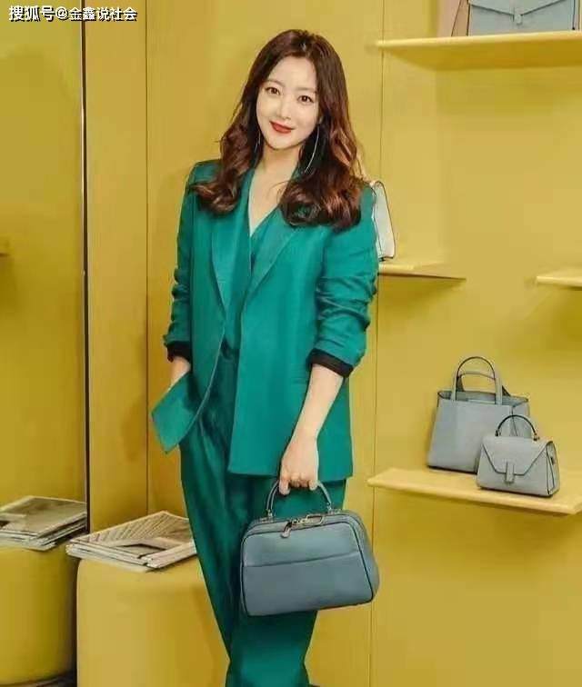 套装|44岁的金喜善很显年轻，穿粉色西装活力四射，气质保养得真好