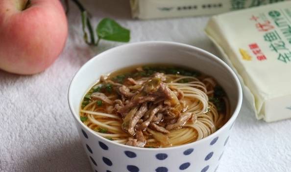 米粉是凉水还是热水煮熟 a83d0f7b17f64af3b4bb623ad49f792f.jpeg