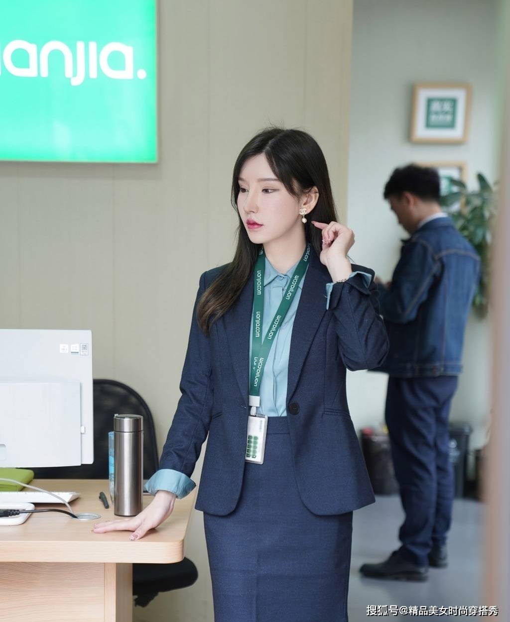 藏蓝色|职场穿搭：一条时尚又干练的套装裙是你不容错过的选择