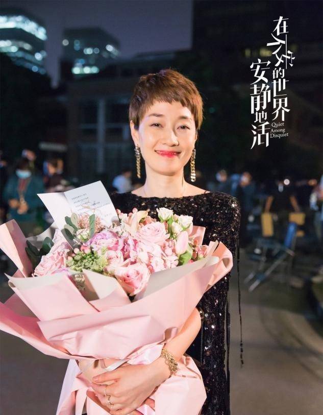 马伊琍|马伊琍时尚气质满街，四十五岁不显老，离婚后活出新风采