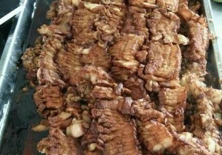 家长|幼儿园每月学费1800，老师群里发孩子吃饭照片，家长看后“怒”了