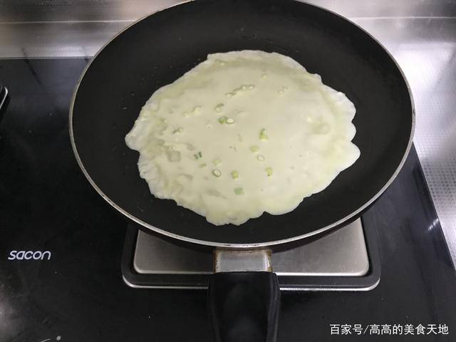 操作|快速做营养鸡蛋饼,不发面不醒面,筷子一搅,10分钟搞定全家早餐