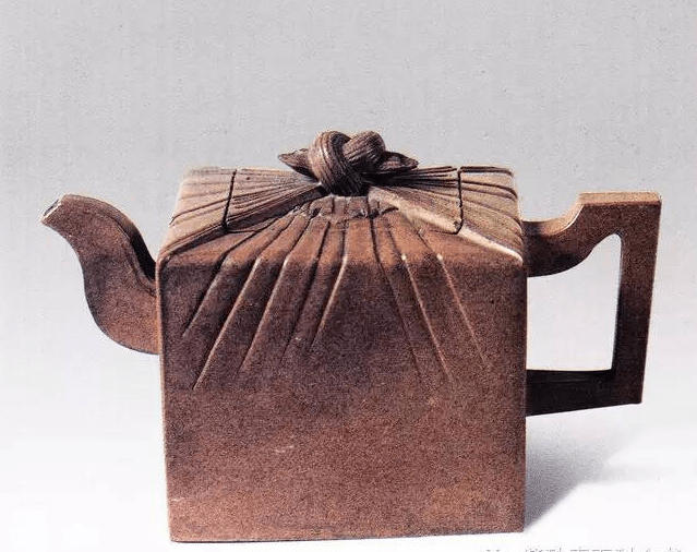 紫砂玩器,所制果品,文玩,皆细巧玲珑,色形俱称,工艺精致,亦以复制历史