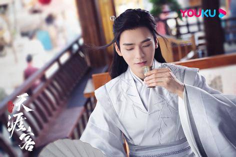 谷主|《山河令》温客行红衣帅翻！温客行10套古装造型，花花绿绿的衣服只有他能驾驭