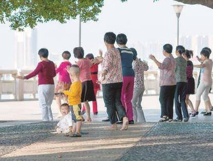 被鸡抓伤出血怎么办