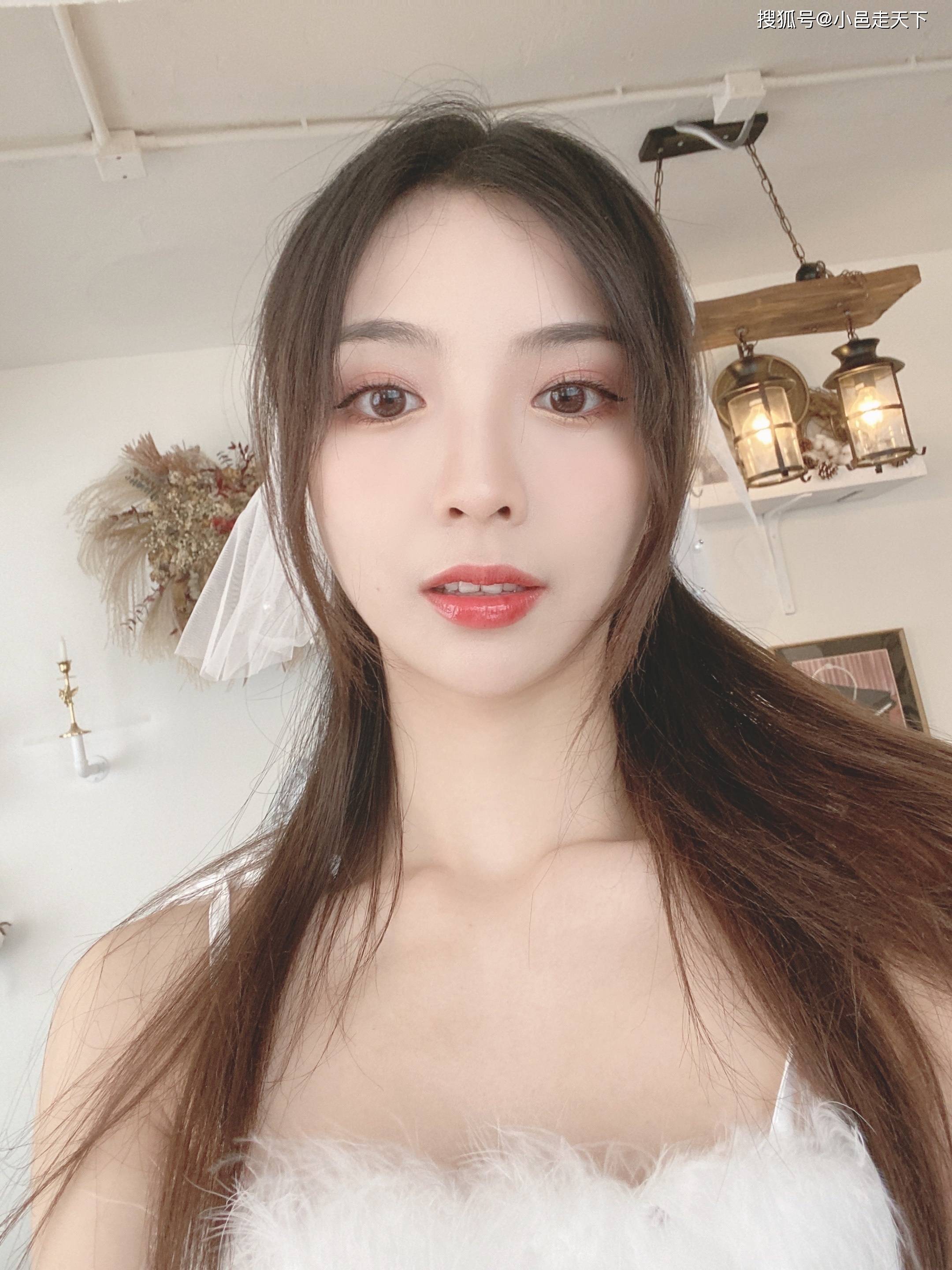 许杨玉琢白色天使装扮性感写真