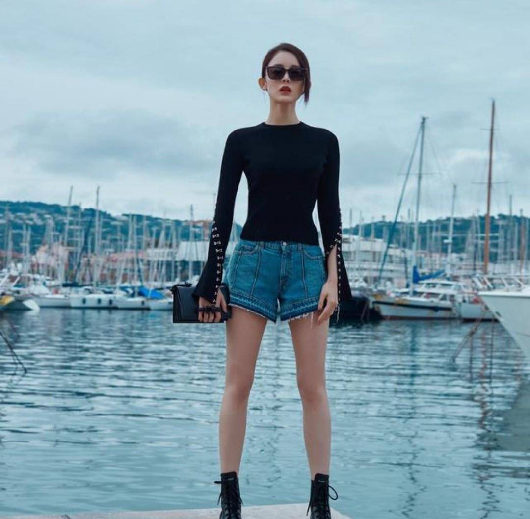 身材|古力娜扎晒街拍照，172身高配短裤秀长腿，越来越有“网红”味了