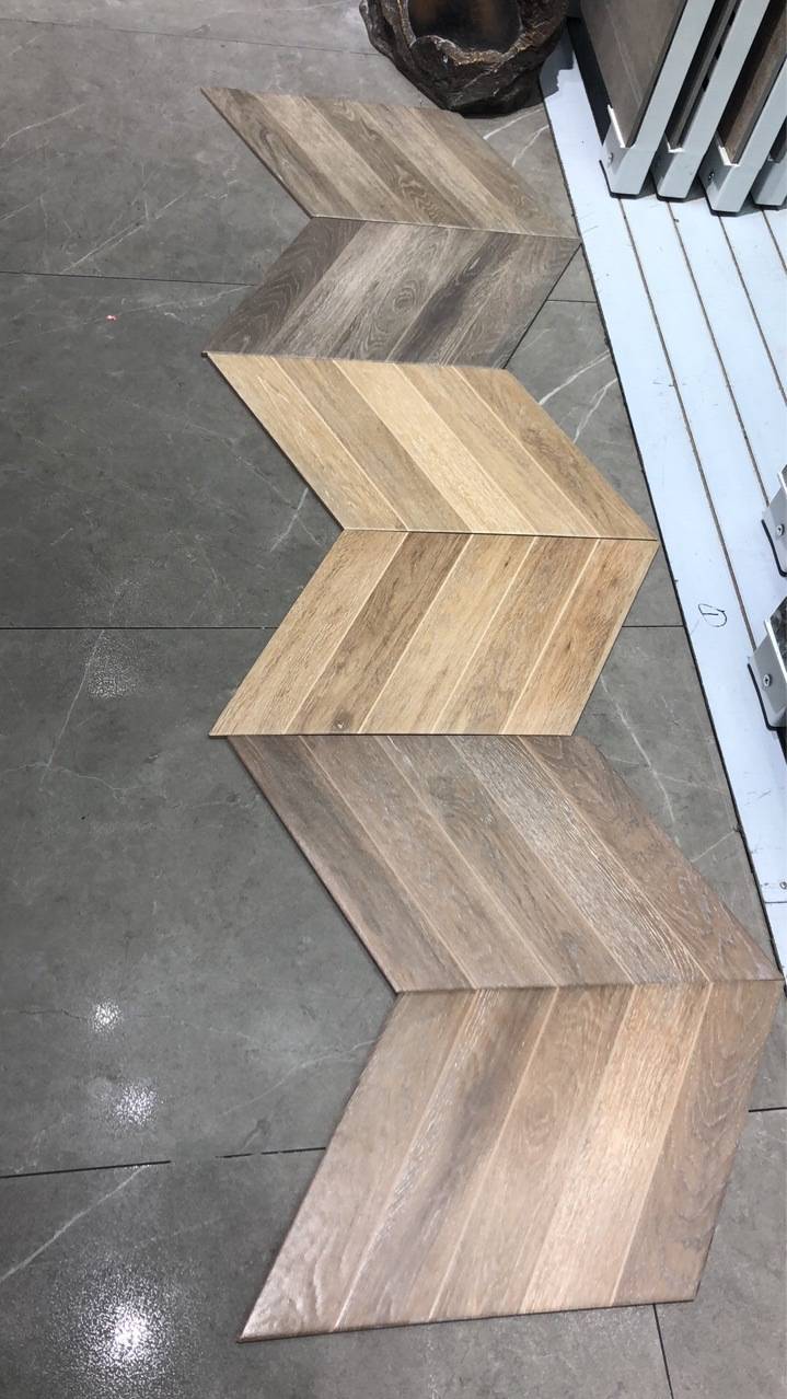 装修该选木纹砖还是木地板?我家用木纹砖,和木地板比有3处更好