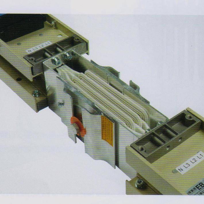 密集母线连接安装时应注意以下几点:1,金属走线槽及其支架和金属进出