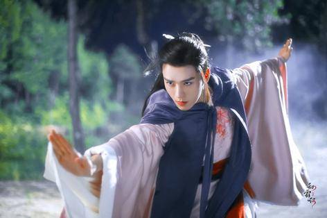 谷主|《山河令》温客行红衣帅翻！温客行10套古装造型，花花绿绿的衣服只有他能驾驭