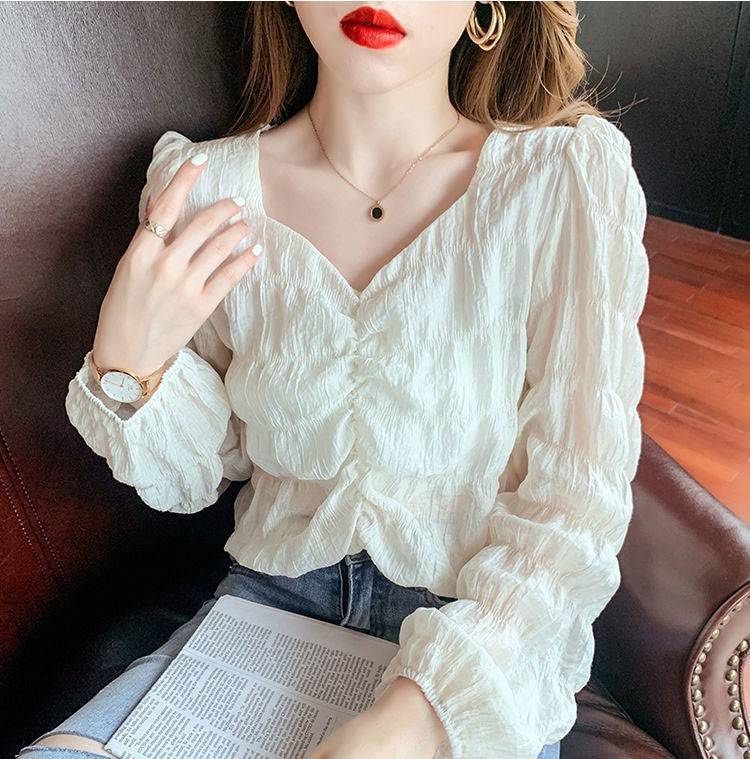 整体|褶皱衫所拥有的魅力值，打造秋季穿搭中的那一份时髦气质