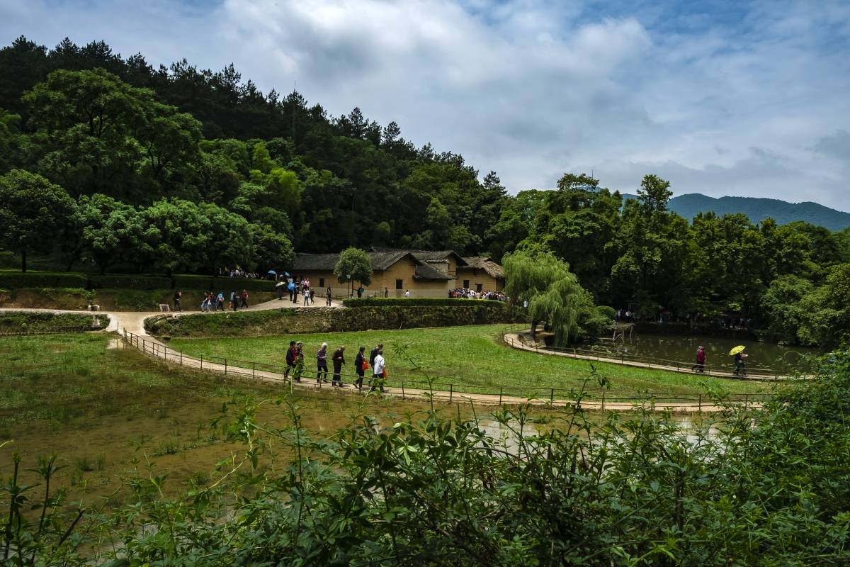 湖南门票很贵的一座山，地处3市交界，还是5A，门票却高达180