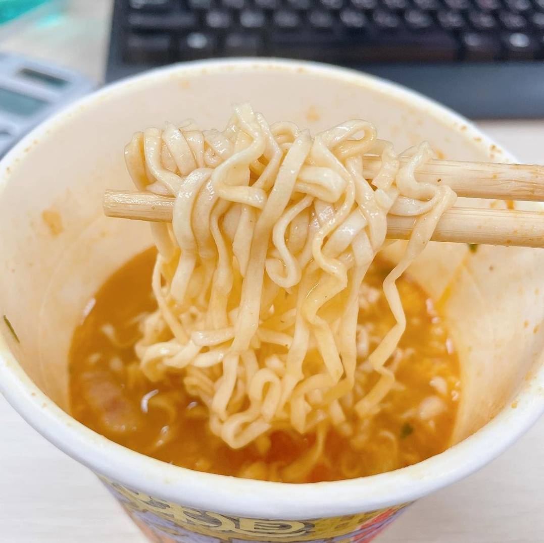 日清食品真是 奇葩食物制作机 这次居然研发 泡面口味汽水 黄金杯