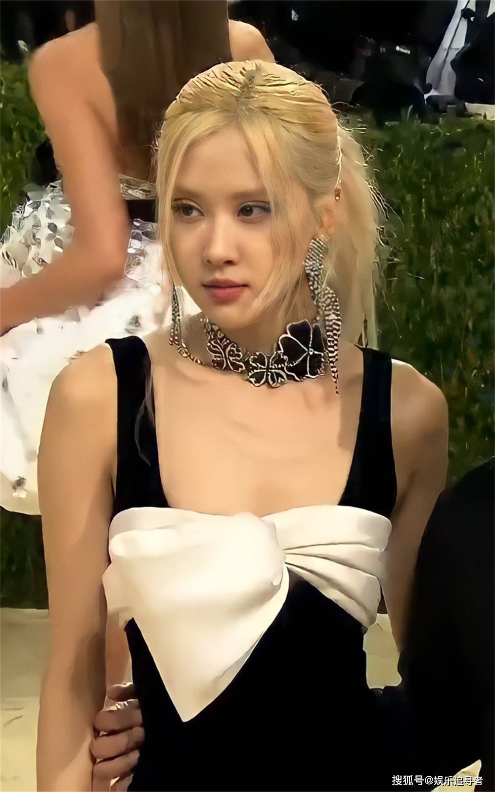 Hadid|Gigi Hadid追星BLACKPINK Rose成功,两人发布亲密合照!