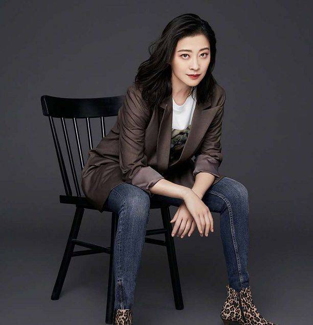 大衣|梅婷穿大衣戴墨镜拎包，超美时尚穿搭！