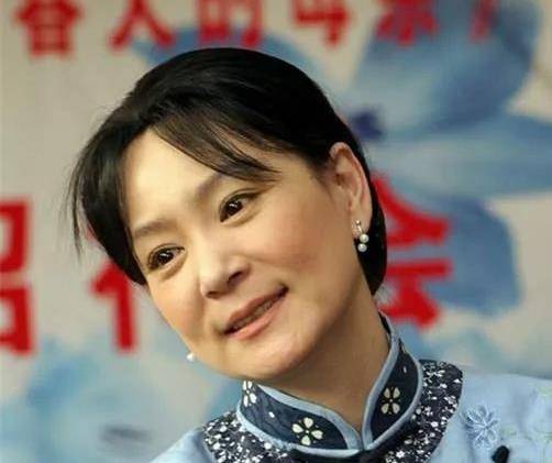 梁小冰|“苦瓜脸”的女星，这几个特征都很明显，拉低颜值低容易显老
