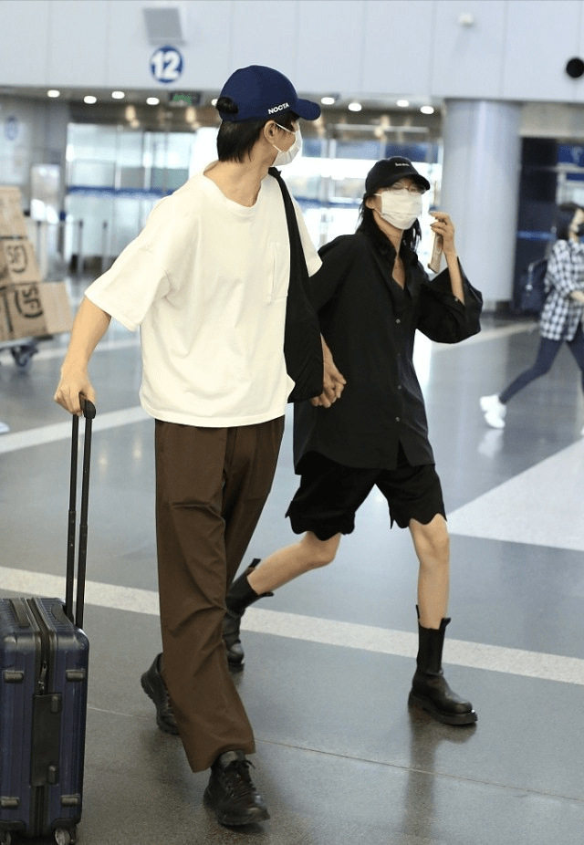 恋情|雎晓雯金大川默认恋情，黑白穿搭简约随性，超模的气质真不一般