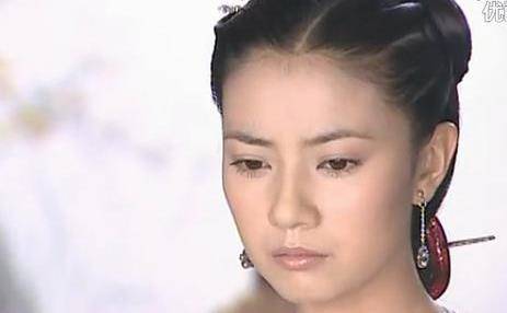 梁小冰|“苦瓜脸”的女星，这几个特征都很明显，拉低颜值低容易显老