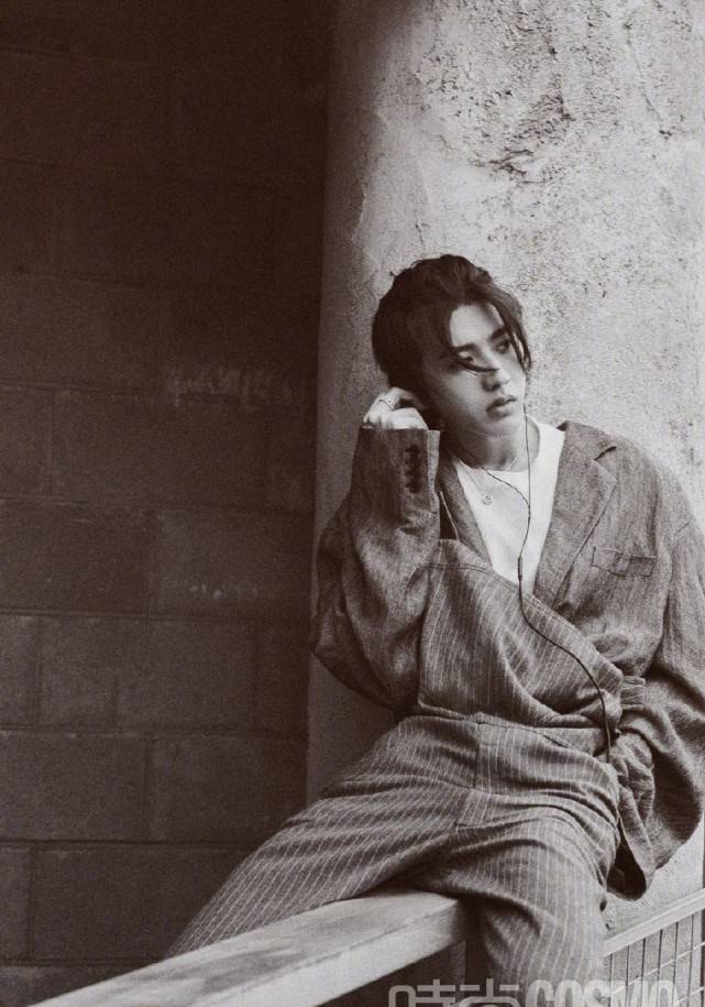 作为一个|蔡徐坤全新杂志曝光，首次挑战硬汉风格，这个风格hold住了吗