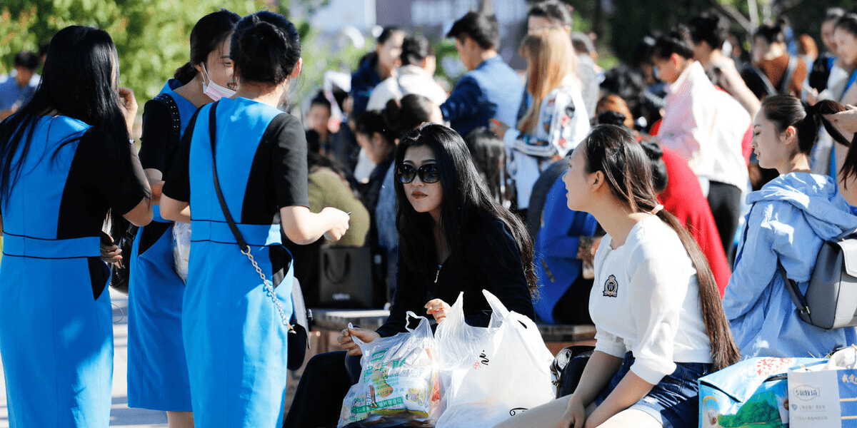 表的档次排行_大学生活费排行榜出炉,孩子穷到不敢出门