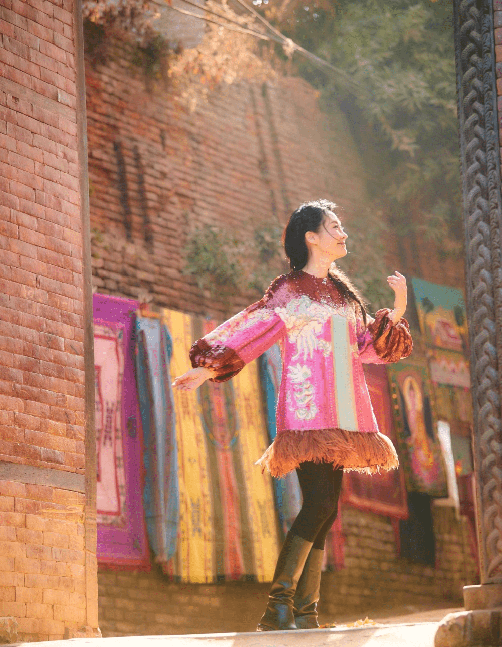 条纹|许晴真是当之无愧的“冻龄女神”,条纹衬衫裙知性优雅,简约温柔