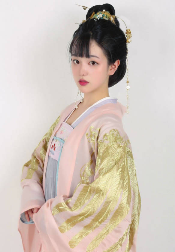 发髻|唐风少女造型：变形灵蛇髻包发