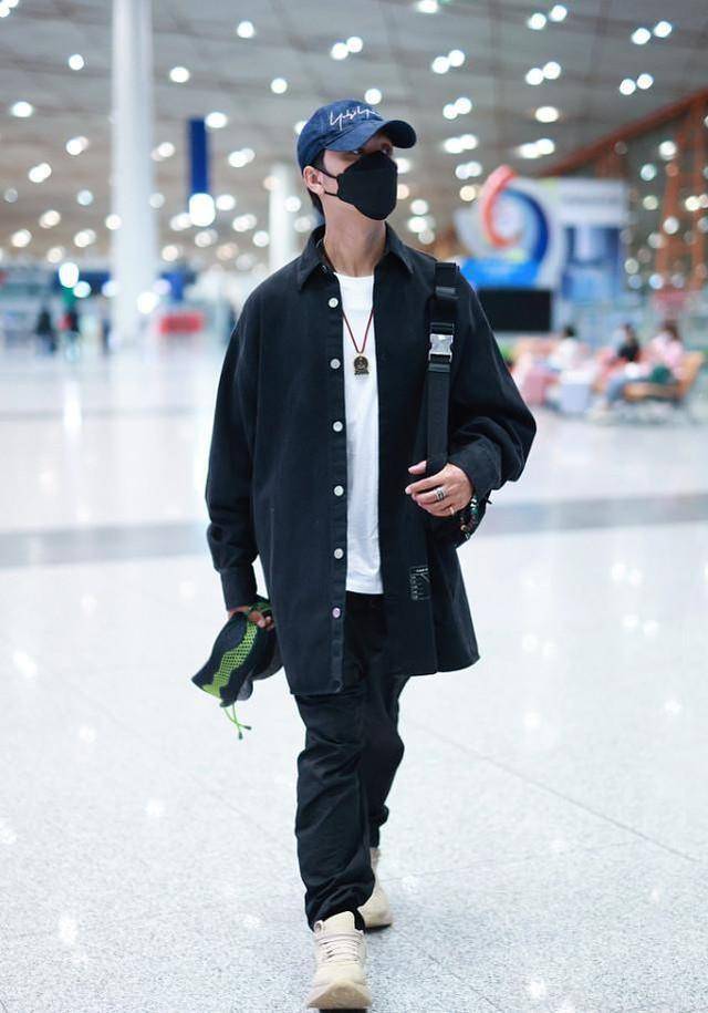 感觉|陈坤的搭配挺简单的,可是一般人穿不出这气质,松垮却不邋遢