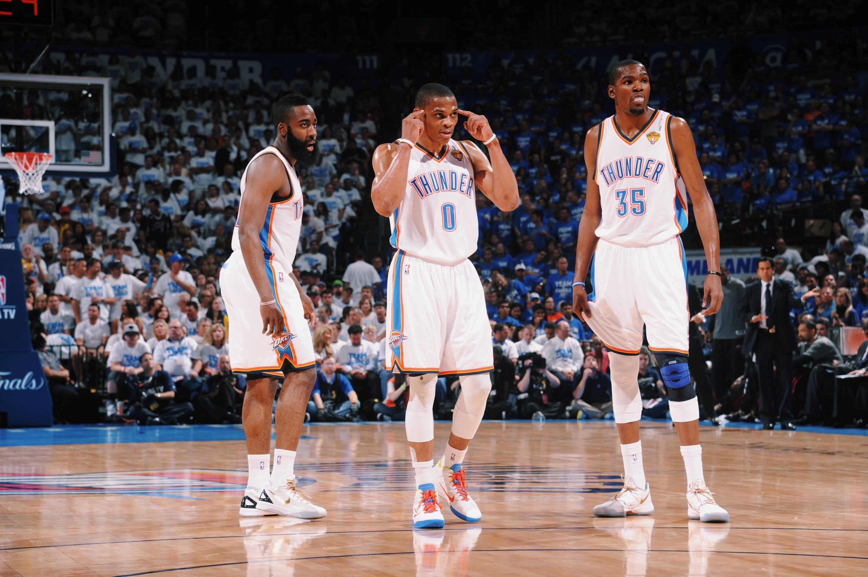 原创聚是一团火散是满天星十年了雷霆三少依然能左右联盟史上唯一