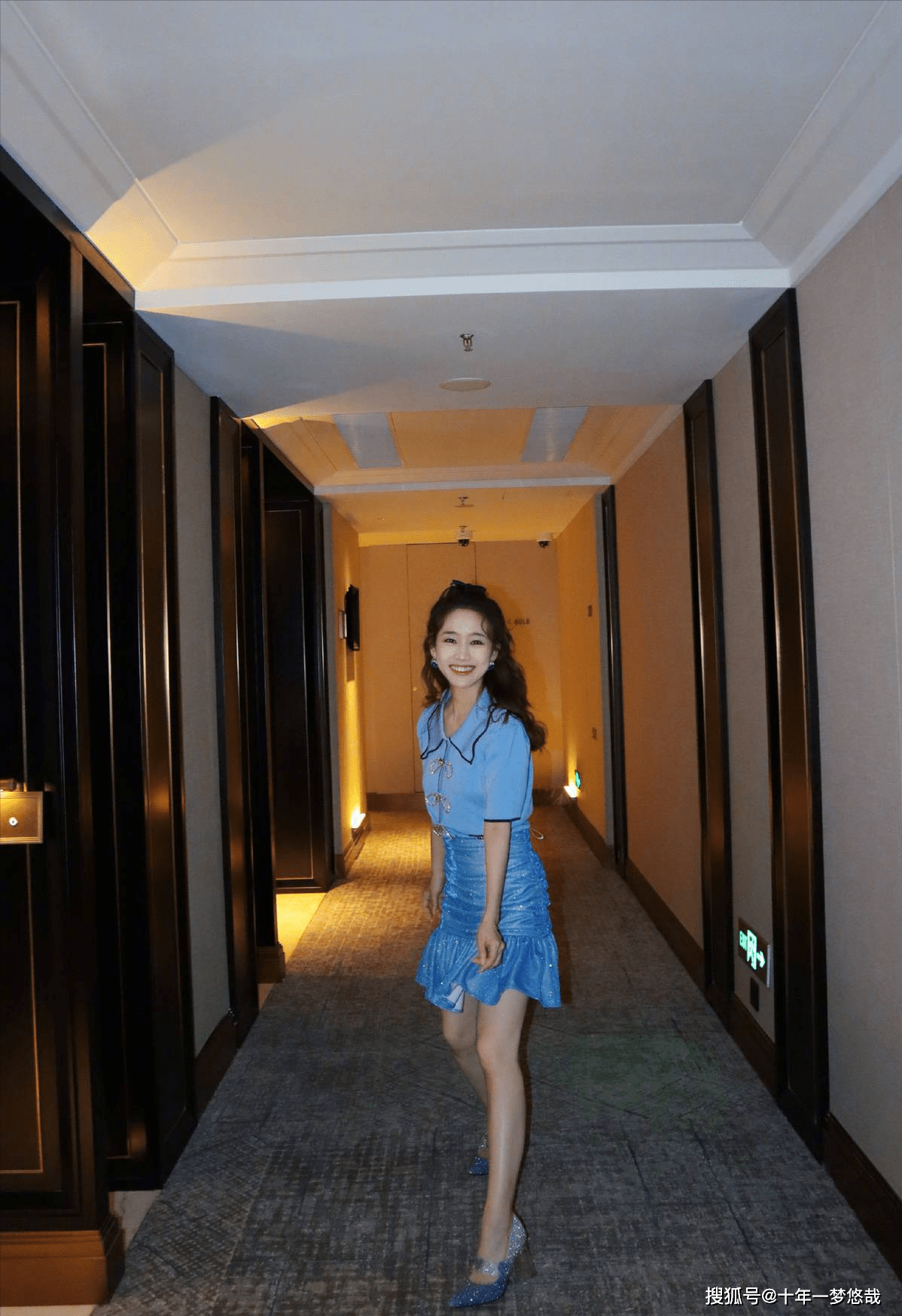 灵气|严莉莉扮演者长大了，穿改良版旗袍太有灵气，看着好甜啊