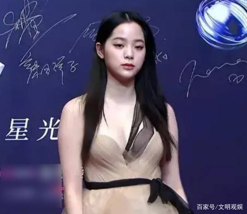 欧阳娜娜唱歌惊艳全场视频 85cb1e42b5294306a6bdc0b44e8c6b1d.jpeg