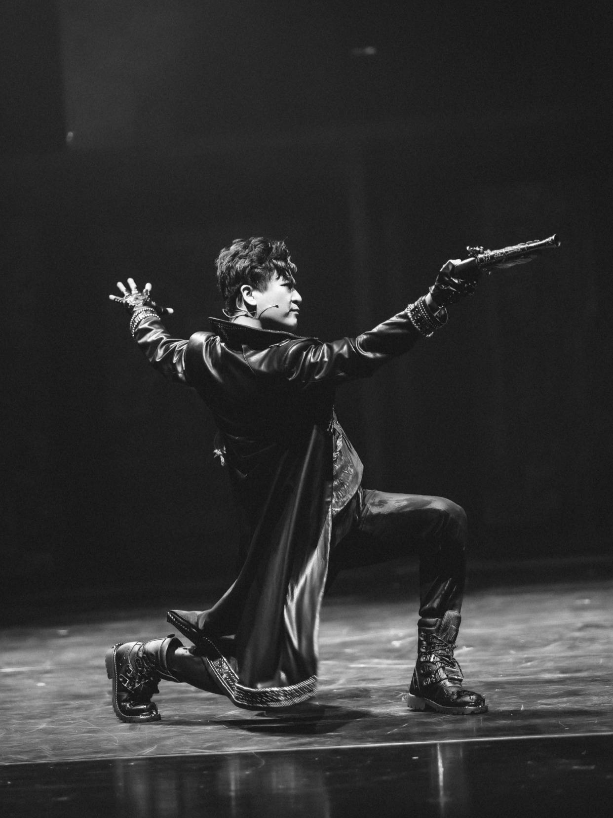 灵魂|新《灵魂摆渡》开演!夏冬青变帅,赵吏霸气依旧